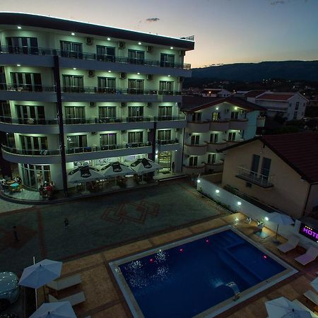 Hotel Edita 울친 외부 사진
