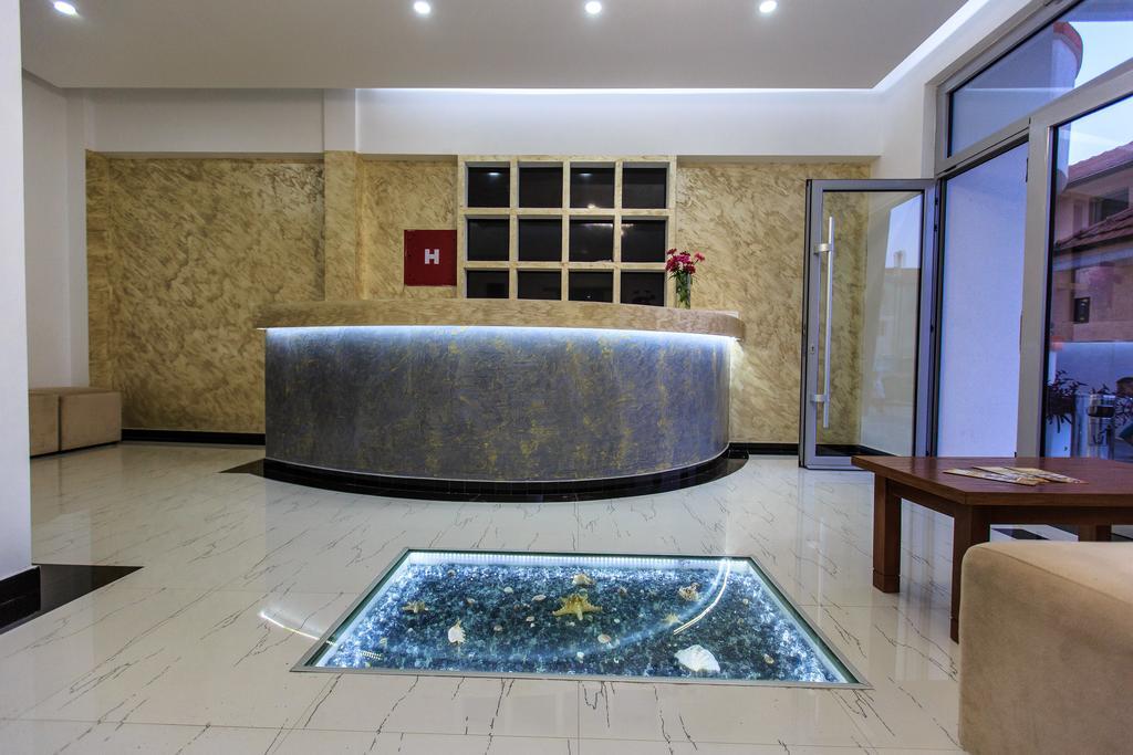 Hotel Edita 울친 외부 사진
