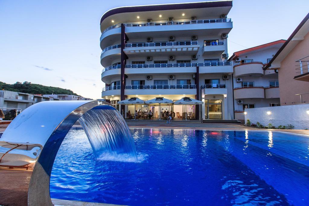 Hotel Edita 울친 외부 사진