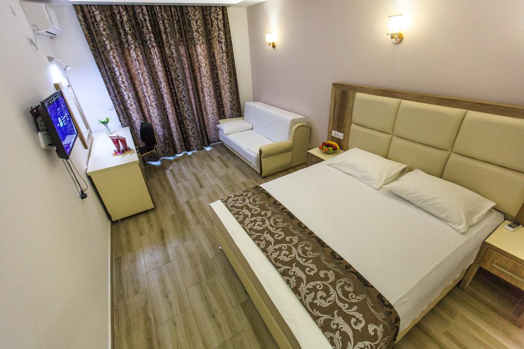 Hotel Edita 울친 외부 사진