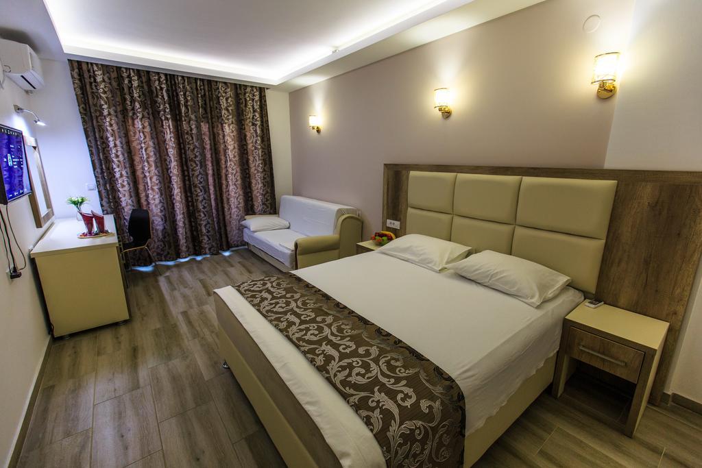 Hotel Edita 울친 외부 사진
