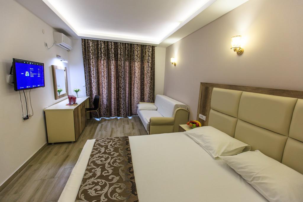 Hotel Edita 울친 외부 사진