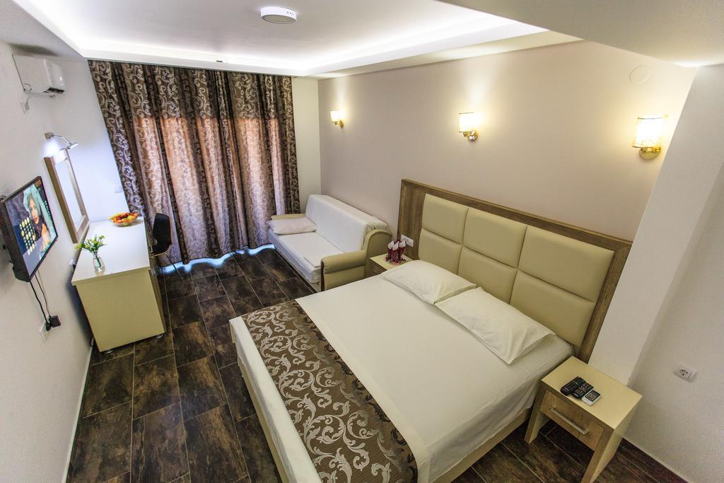 Hotel Edita 울친 외부 사진
