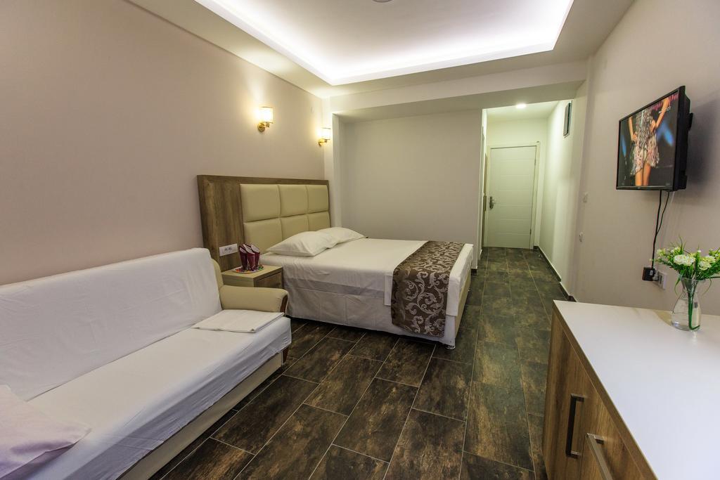 Hotel Edita 울친 외부 사진