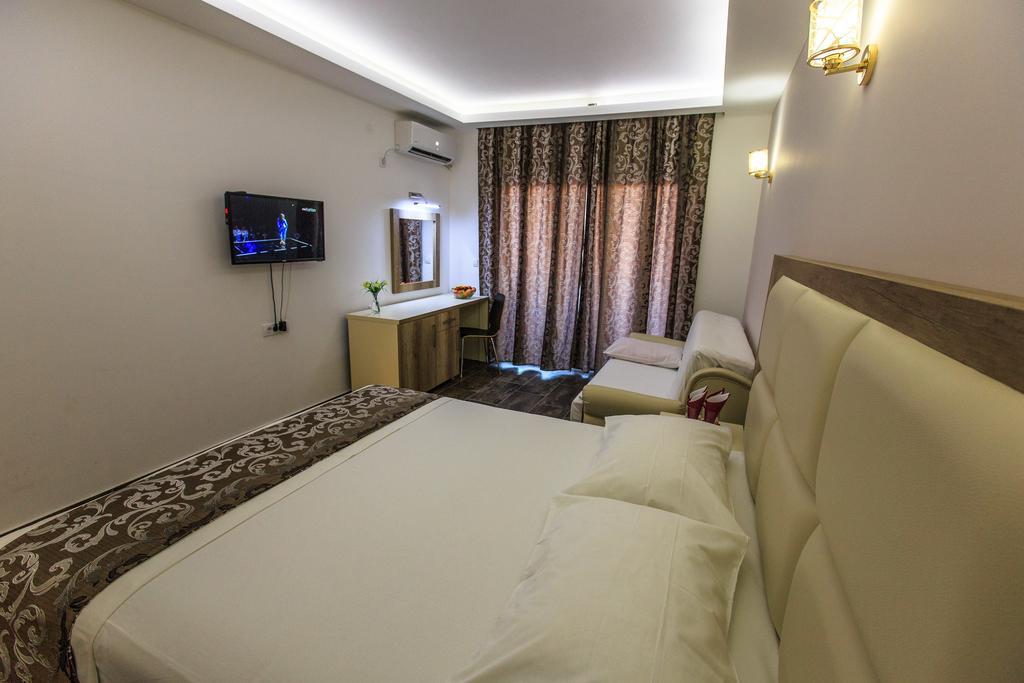 Hotel Edita 울친 외부 사진