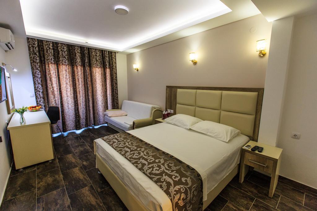 Hotel Edita 울친 외부 사진