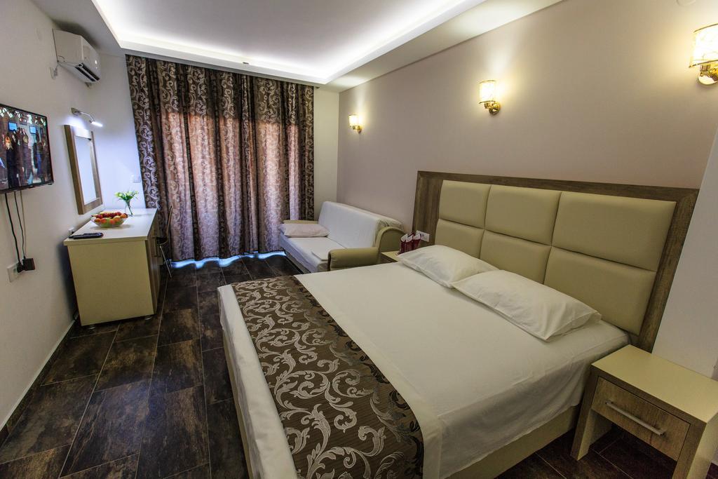 Hotel Edita 울친 외부 사진