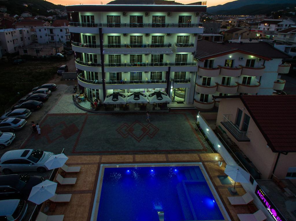 Hotel Edita 울친 외부 사진