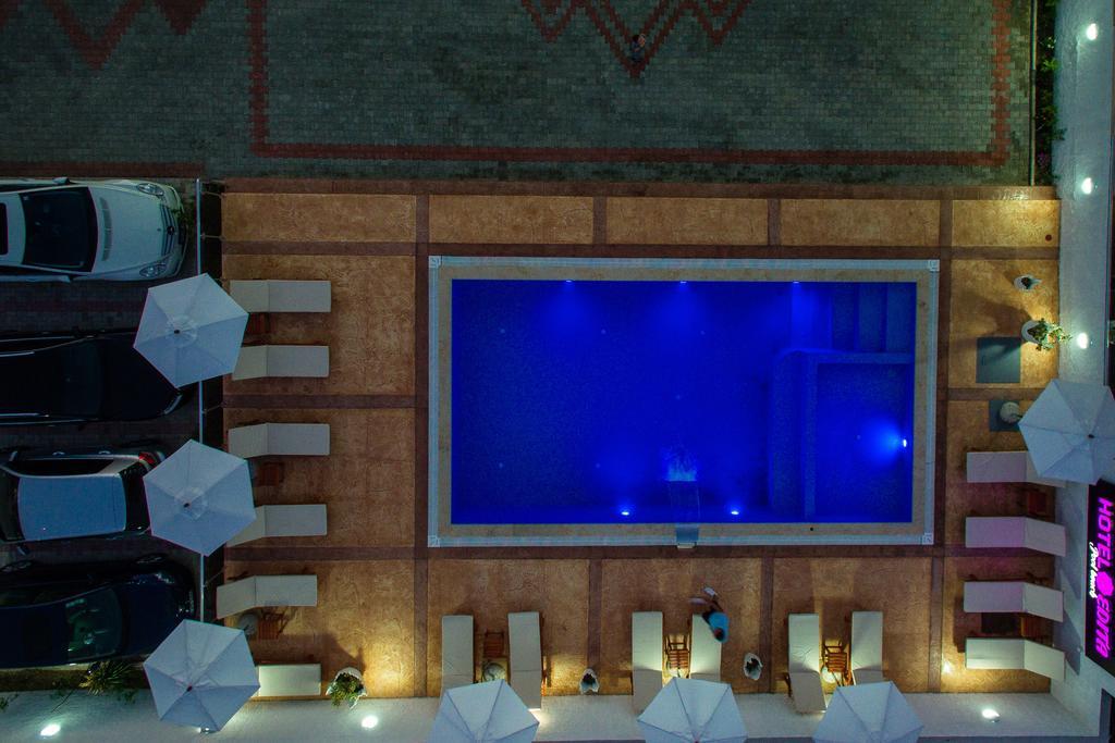 Hotel Edita 울친 외부 사진
