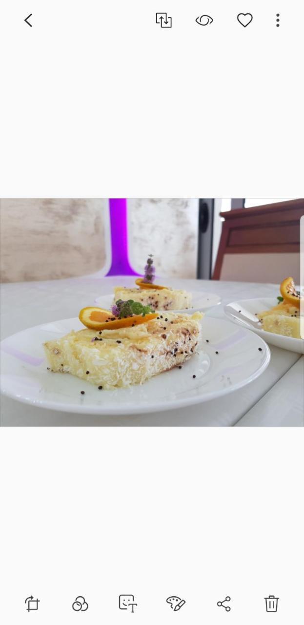 Hotel Edita 울친 외부 사진